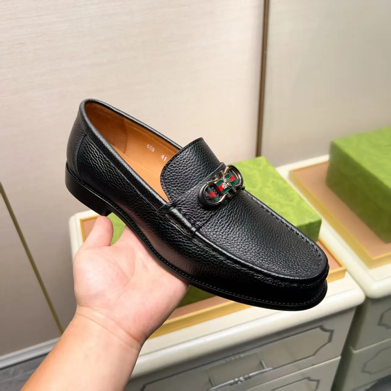 Men's men's shoes 💰460 🆘【GUCCI】Gucci ·🐂里· Hot-selling pea shoes top brand luxury, top quality, the latest fashion pea shoes.. The upper is made of original first-layer cowhide. (Full first-layer water-dyed 🐂 leather·inner). The original stylish and stylish soft rubber wear-resistant and non-slip outsole is light and comfortable on the foot, available in 3 colors! Matching code: 38-44 (customized at 45.46.47)